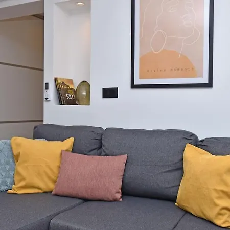 Simun - Brand New, Private Parking Apartment Tucepi