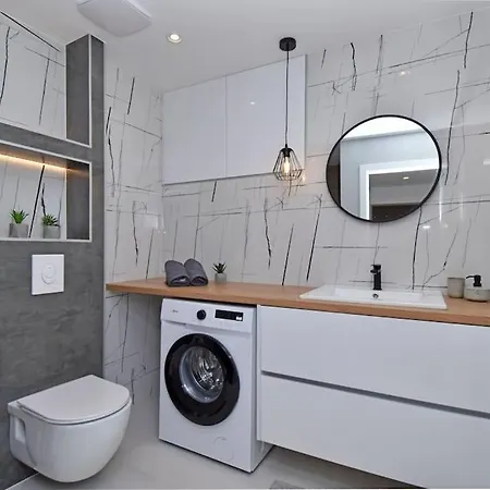 Simun - Brand New, Private Parking Apartment