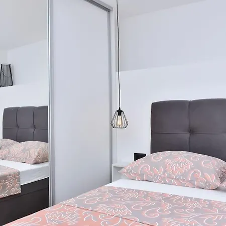 Simun - Brand New, Private Parking * Tucepi