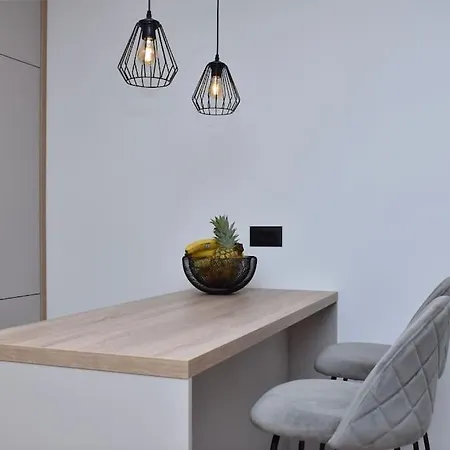 Simun - Brand New, Private Parking Apartment *